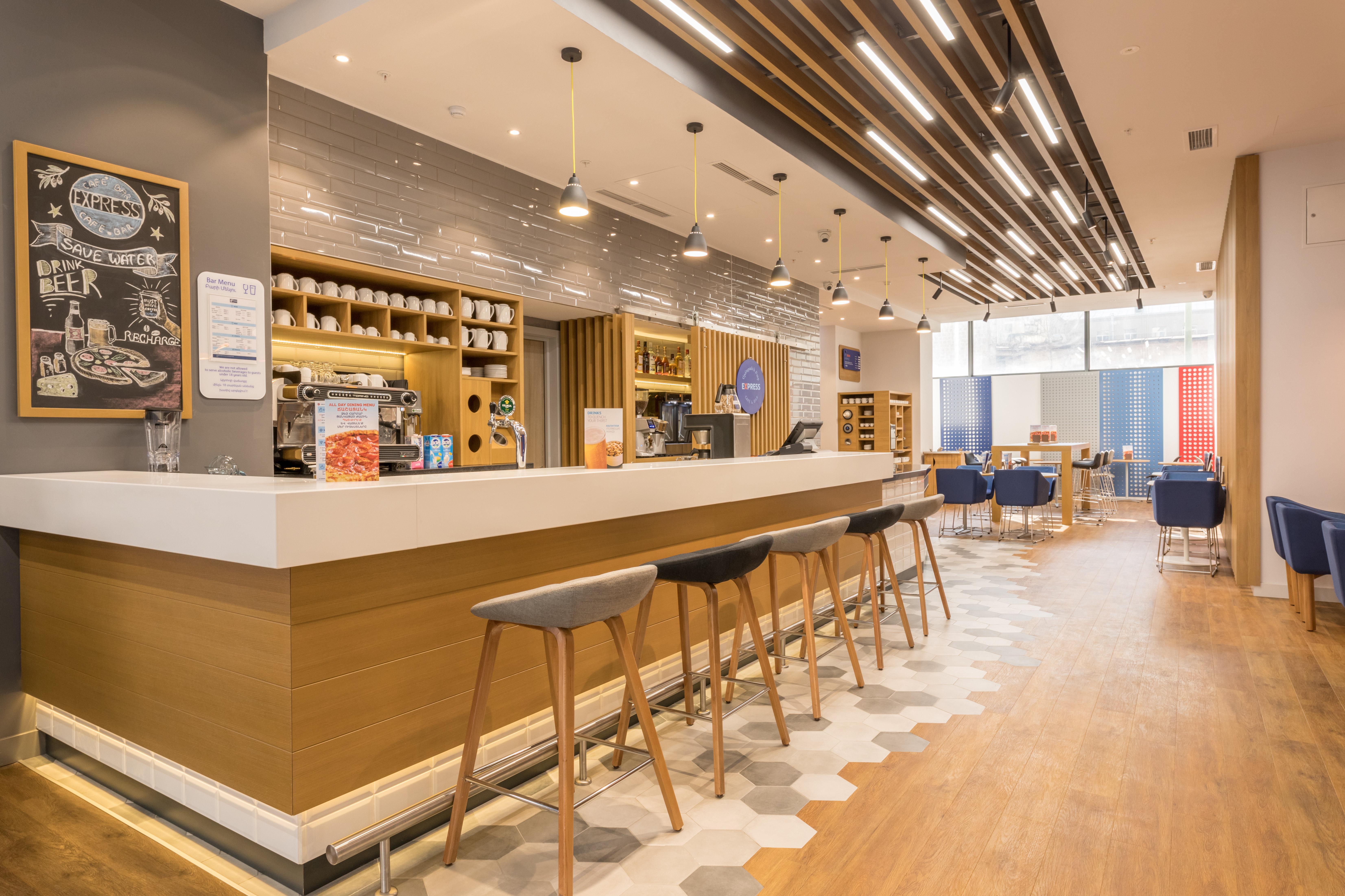 Holiday Inn Express - Yerevan By Ihg Екстер'єр фото