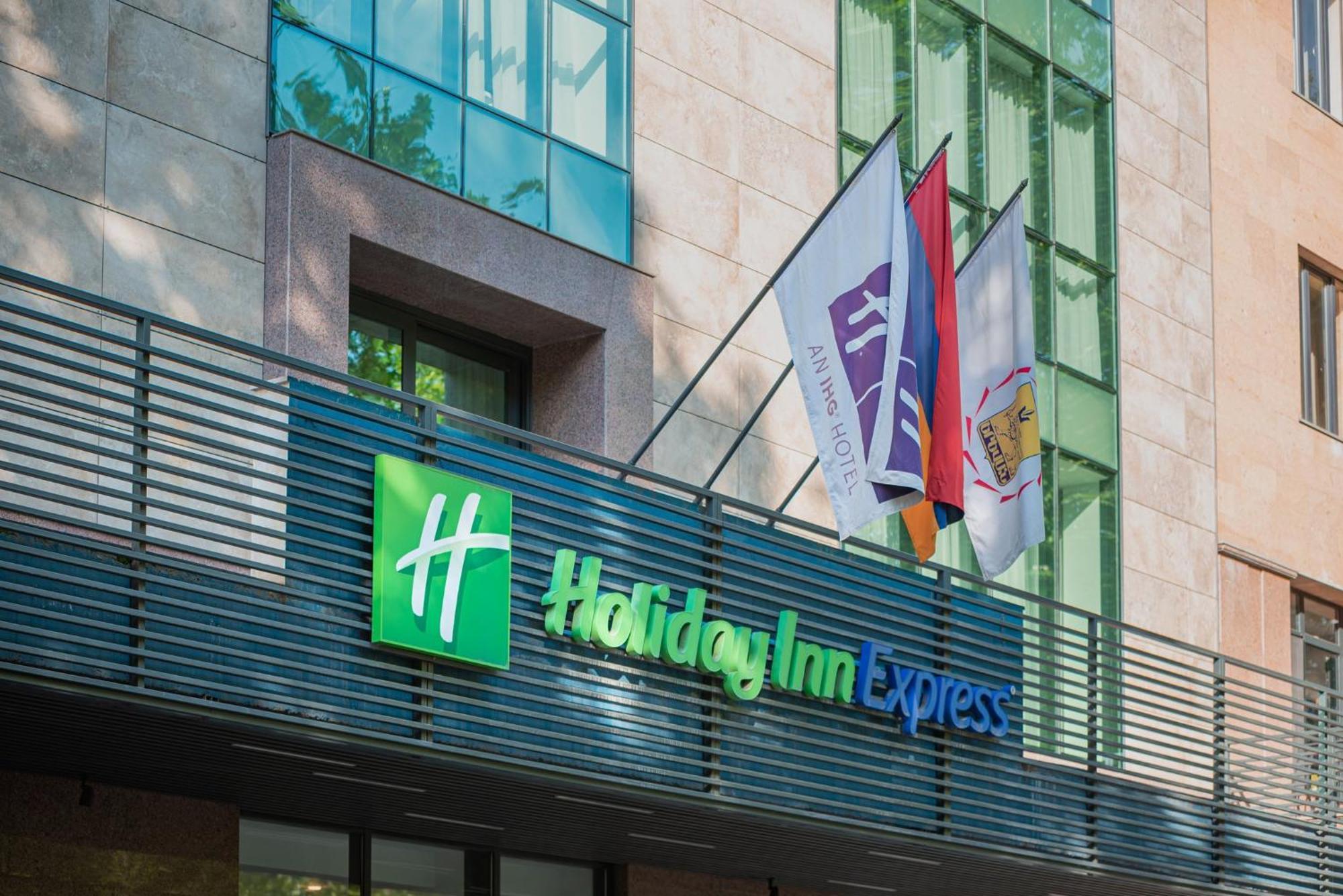 Holiday Inn Express - Yerevan, An Ihg Hotel Екстер'єр фото