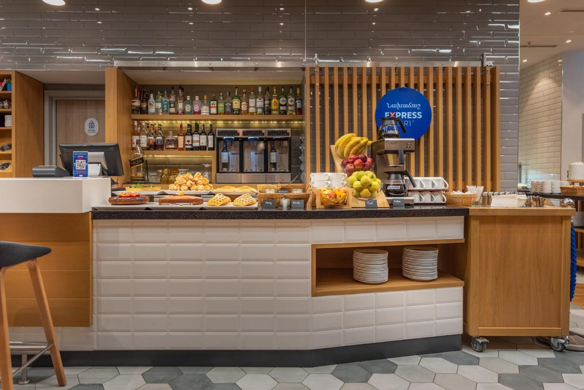 Holiday Inn Express - Yerevan By Ihg Екстер'єр фото