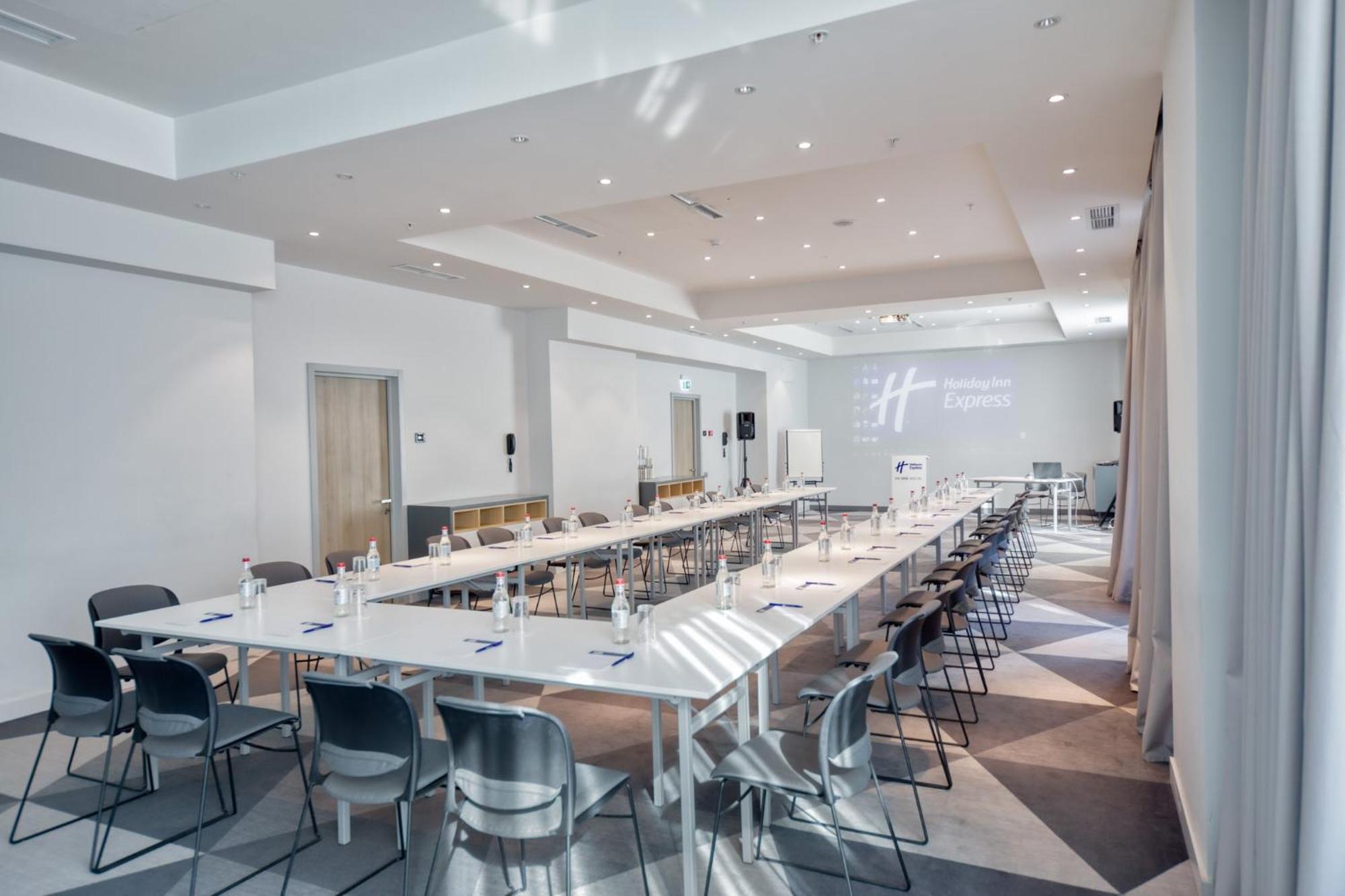Holiday Inn Express - Yerevan By Ihg Екстер'єр фото
